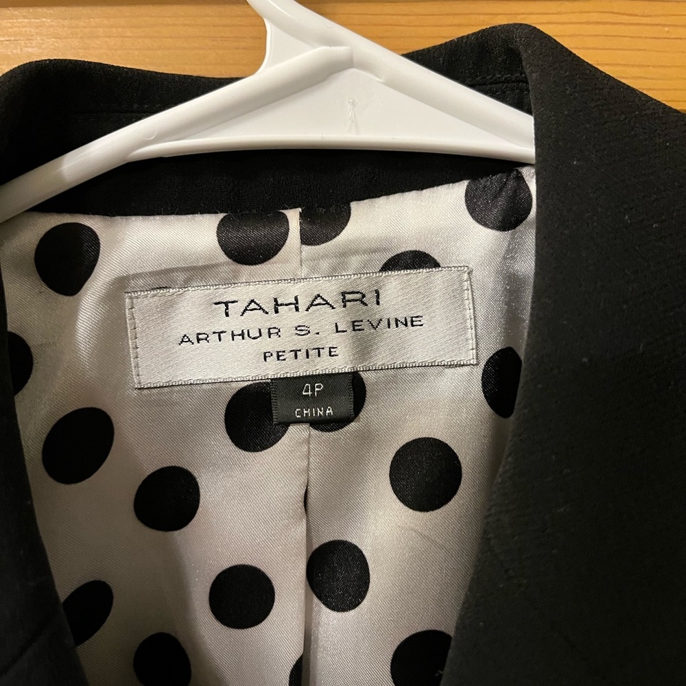 TAHARI - Picture 2 of 3